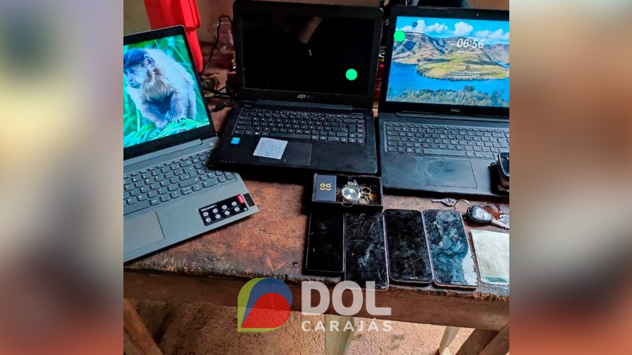 Dois notebooks, um com registro de patrimônio da Emater e celulares também foram encontrados na casa