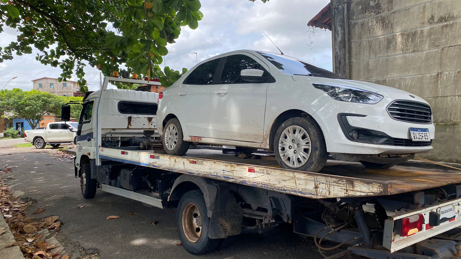 Na lataria do Ford Ka apreendido é possível ver manchas de sangue.