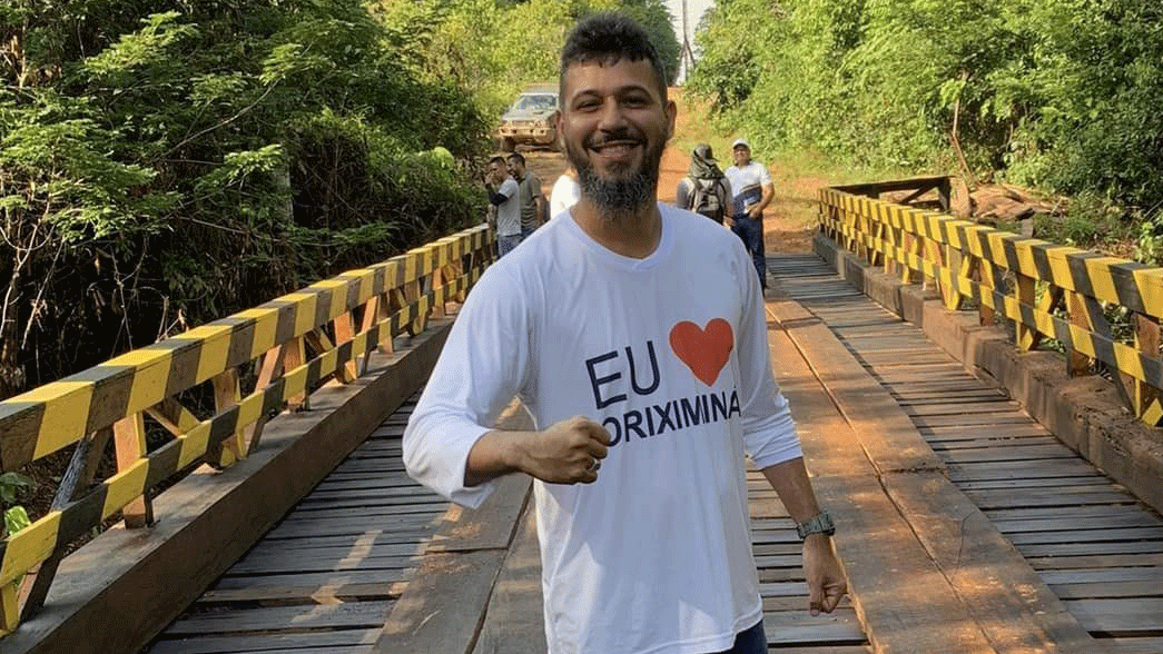 O Delegado Fonseca vestindo camiseta com o slogan da campanha, que agora batiza a operação do Gaeco.