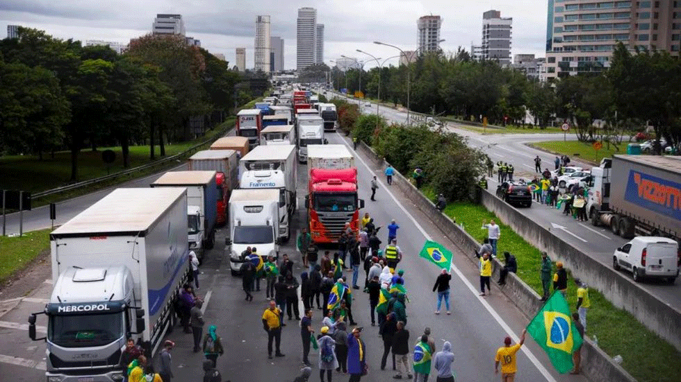 Motoristas revelaram que receberiam até R$ 100 mil para participar de bloqueios antidemocráticos.