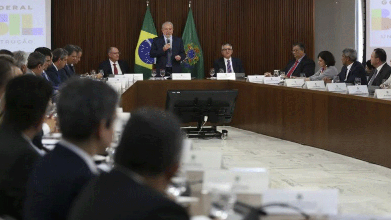 Presidente Lula se reúne com governadores.