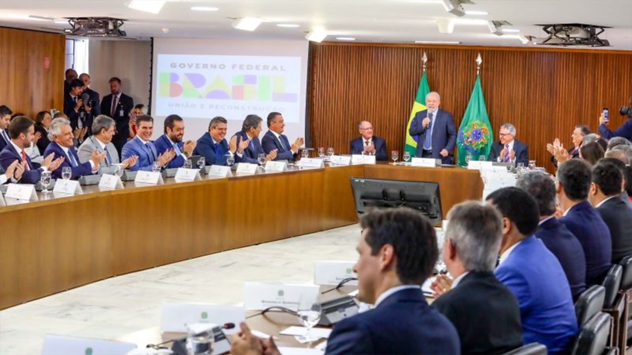 Os governadores se reuniram com o presidente Lula para apresentar propostas de investimento