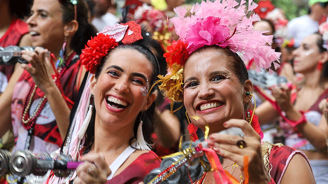 As foliãs do bloco "Só Caminha" não esconderam a felicidade pela volta do carnaval de rua do Rio, após 2 anos de pandemia.