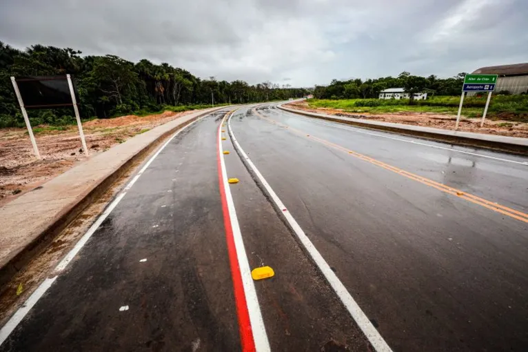 Governo entrega Avenida Moaçara, construída e pavimentada