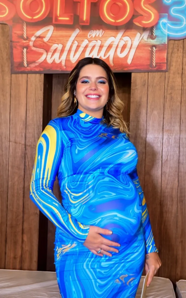 Viih Tube ostenta barrigão em vestido coladinho; veja!