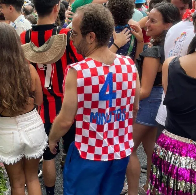 De sósias até sogra do VP, o futebol se destaca no carnaval