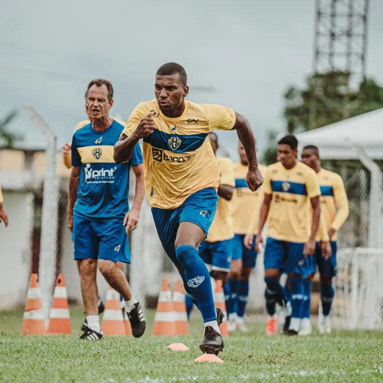 Ricardinho, Eltinho e Alex Matos deixaram o campo sentindo