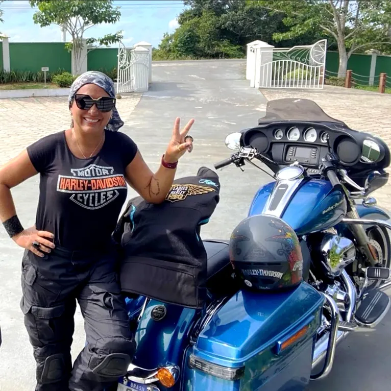 Erika Iorio é uma grande Harleyra e está sempre presente em todos os encontros, passeios e eventos