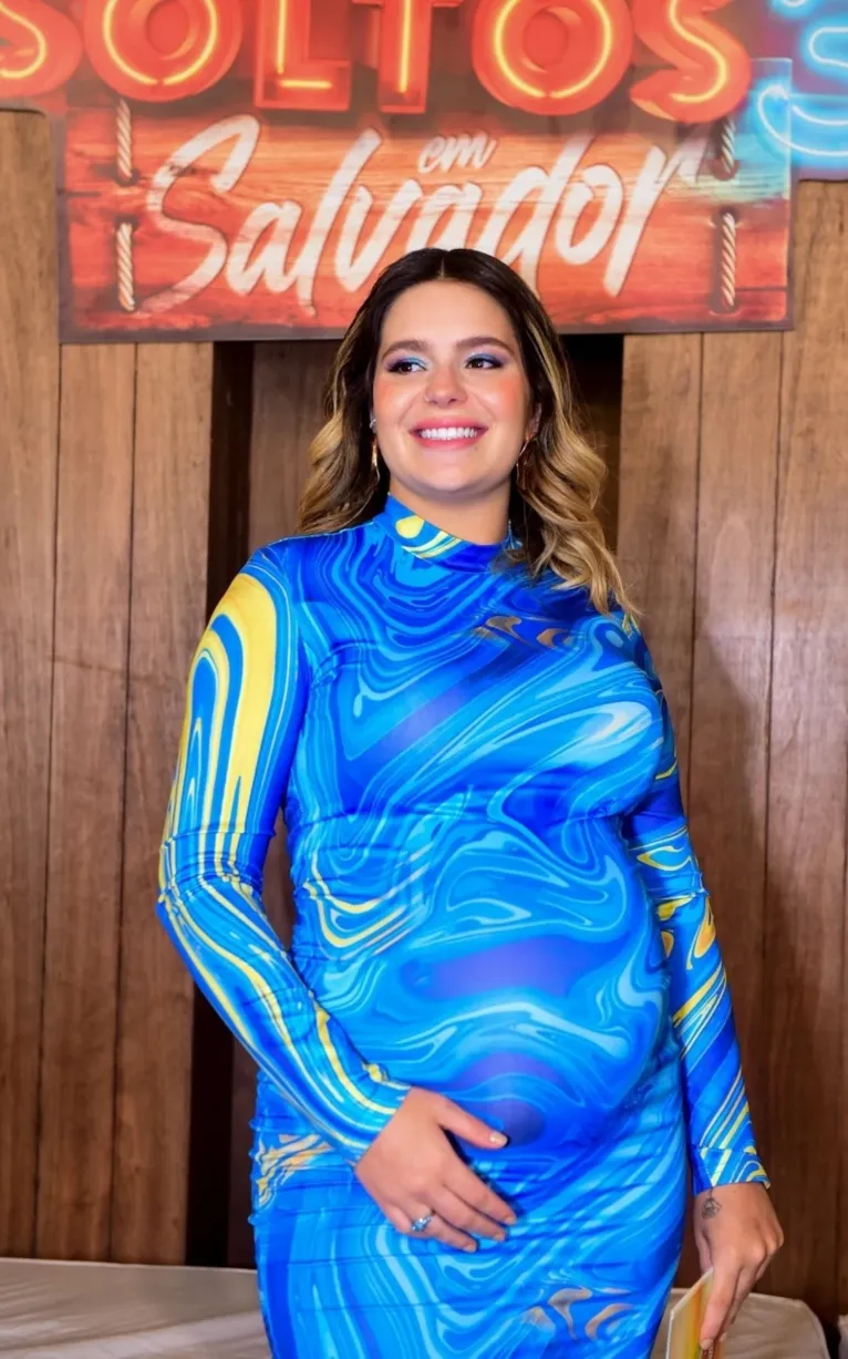 Viih Tube ostenta barrigão em vestido coladinho; veja!