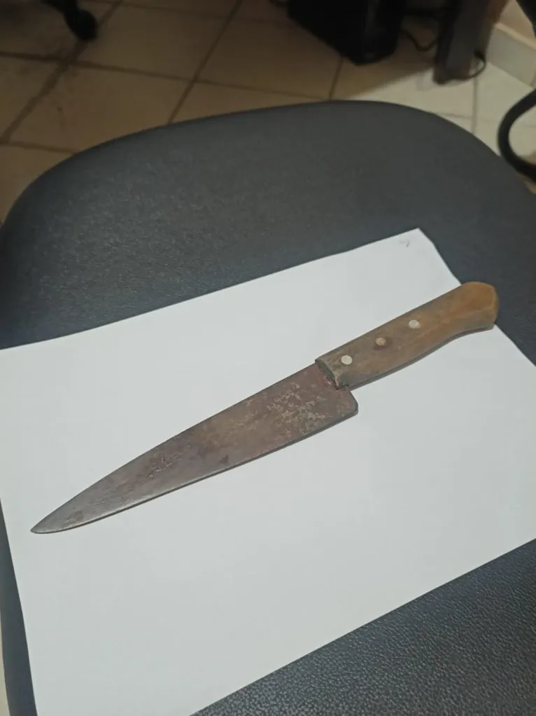 Arma usada no crime, foi apreendida pela polícia.