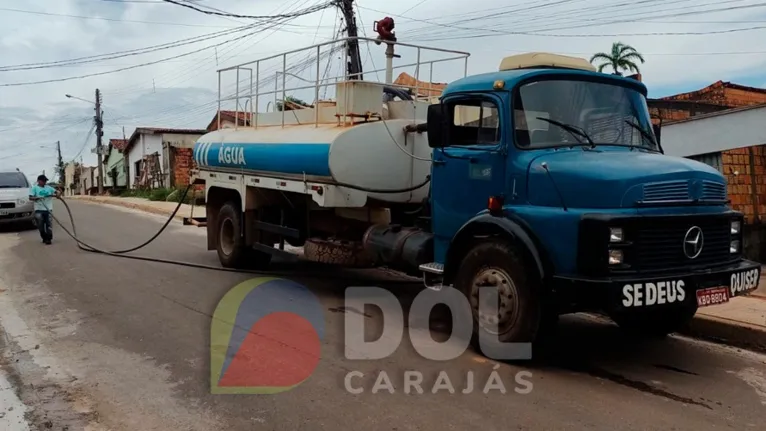 Carro-pipa está abastecendo também os hospitais da cidade