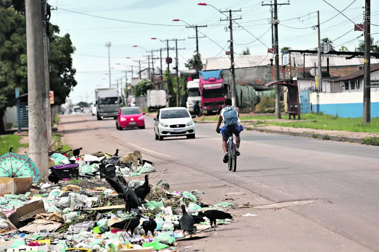 Belém, Para, Brasil, CIDADES.  INFRAÇÕES DE TGRANSITO COMETIDAS POR MOTOCICLISTAS NA RODOVIA ARTHUR BERNARDES.  16-02-2023 Foto: Wagner Almeida / Diário do Pará.