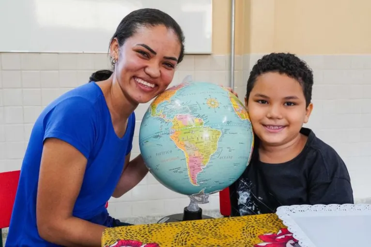 Isaac Souza, 9 anos, é um dos alunos do Núcleo de Altas Habilidades e Superdotação (NAAHS) do Centro de Atendimento Educacional Especializado (CAEE)