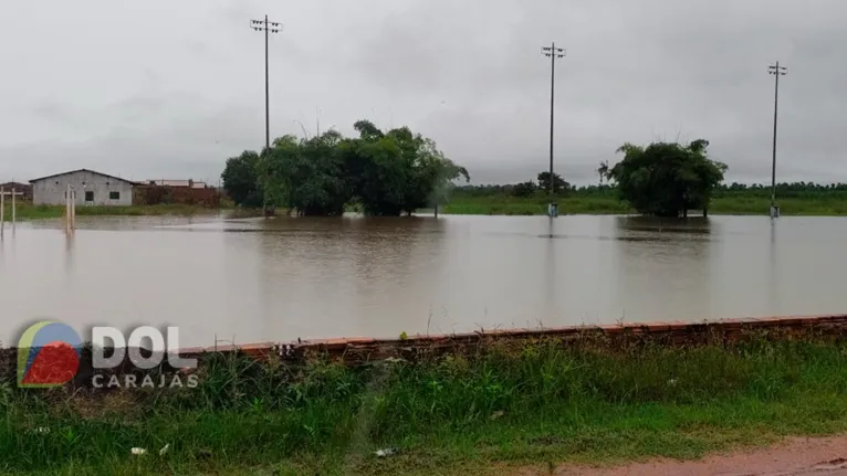 Campo Del Cobra, no Bairro Santa Rosa, totalmente coberto de água