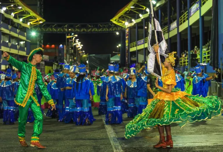 A Mocidade Botafoguense botou pra quebrar na Aldeia, fiel ao preceito de que carnaval é alegria