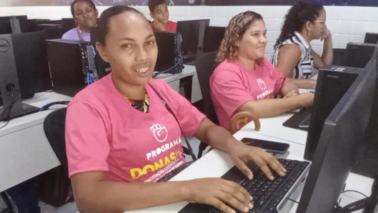 Moradora do Guamá, Armila Alves tinha dificuldade em Informática e garante que está se esforçando para aprender.