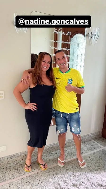 Mãe de Neymar é flagrada em encontro com Tiago Ramos