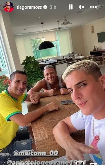 Mãe de Neymar é flagrada em encontro com Tiago Ramos