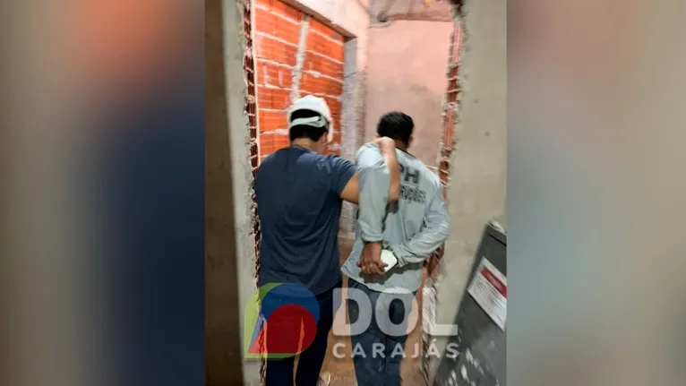 Momento da prisão do segundo filho, acusado da morte do casal