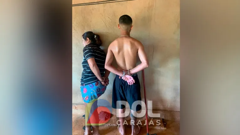 Momento da prisão de mãe e um dos filhos