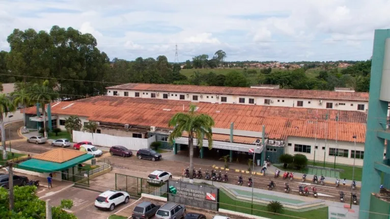 A unidade também concluiu as obras do novo almoxarifado, que dobrou a capacidade de armazenamento de medicamentos e insumos hospitalares