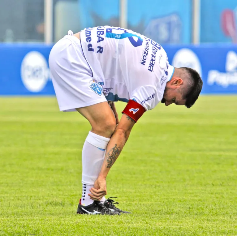 Ricardinho vem sofrendo recorrentes lesões nos últimos anos