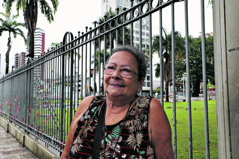 Belém, Pará, Brasil. Cidade. Vilma Menezes, 68 anos, aposentada. Ruas de Belém: Avenida Nossa Senhora de Nazaré com a Generalissimo Deodoro. 26/01/2023. Foto: Irene Almeida/Diário do Pará.