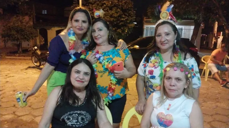 Amigas e vizinhas se reúnem para Carnaval “só o filé”