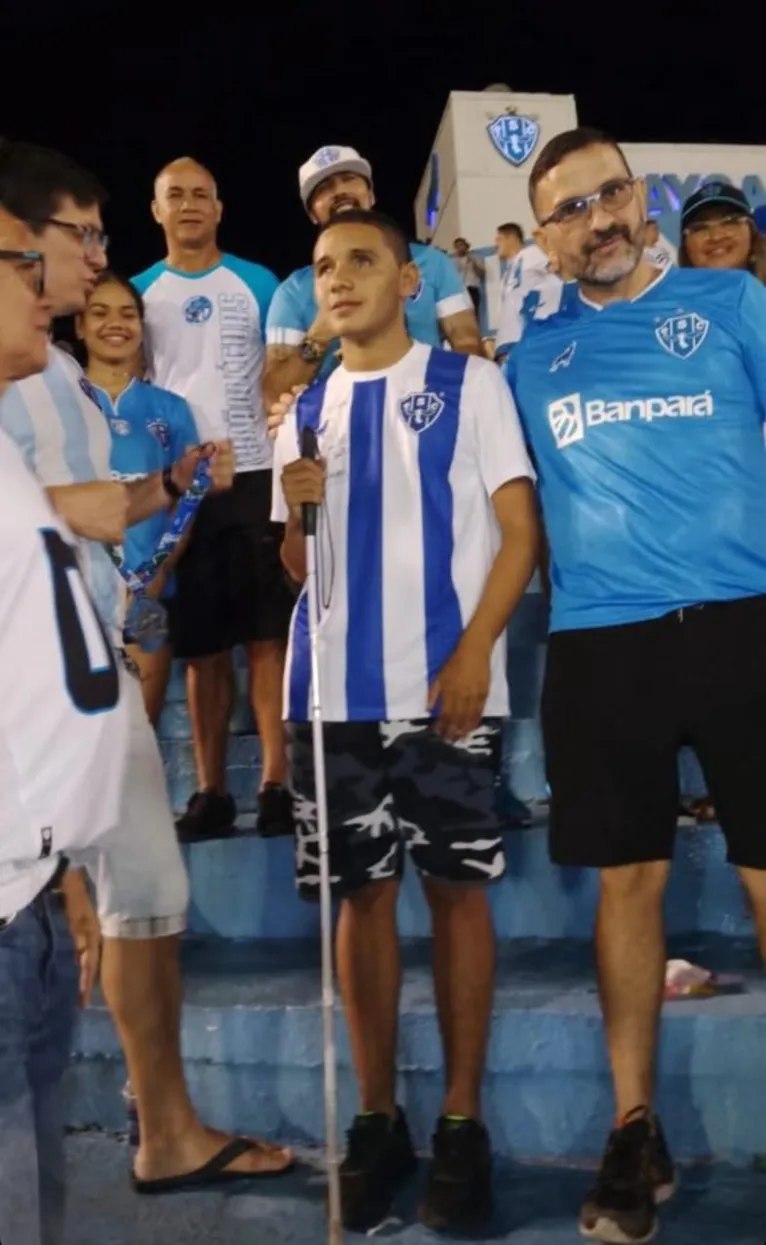 Torcedor cego ganha presente do Paysandu e cativa a Fiel