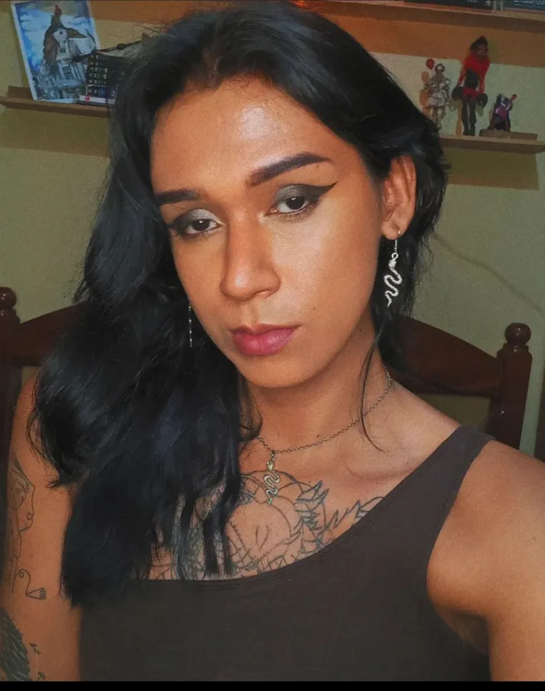 Uỳara Amanaỳara, mulher travesti e artista de multilinguagens