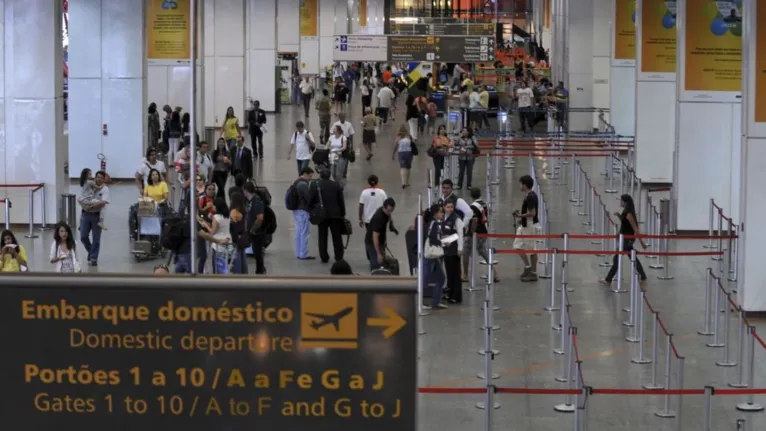 Acompanhantes de PCD têm direito a desconto em voos; veja!