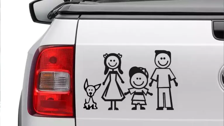 Evite adesivos no carro