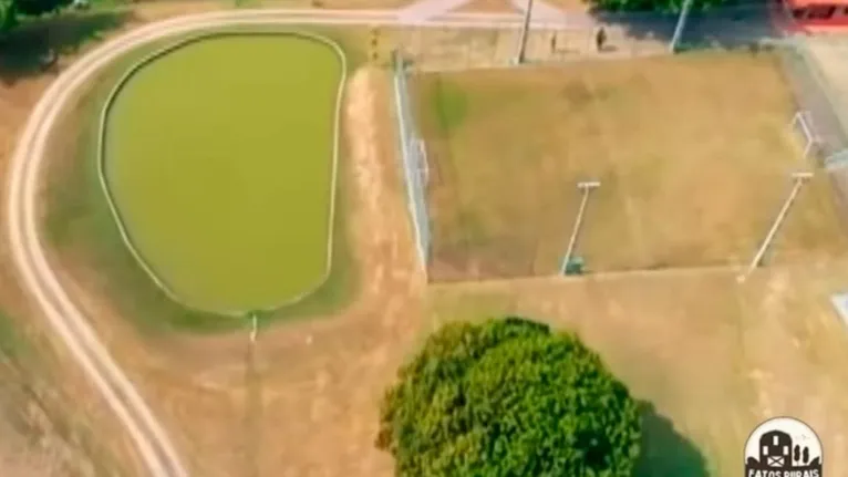 O espaço também conta com um campo de futebol