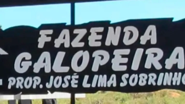 Placa de entrada da fazenda de Chitãozinho