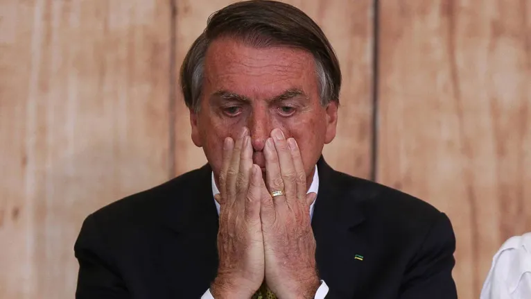 Bolsonaro se incomodou quando foi autorizada a quebra de sigilo bancário e telefônico de coronel Cid.