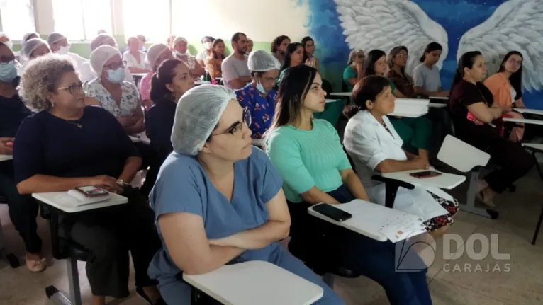 Participantes atentas a palestra ministrada no auditório do HMI