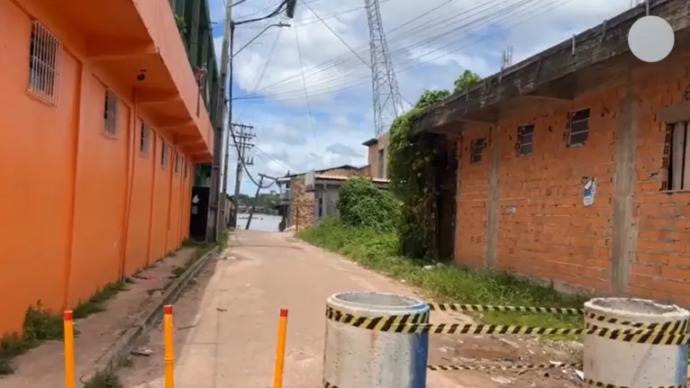 No registro feito por um morador, observa-se ao fundo um desnível expressivo ao fim de uma das ruas. Além das casas, um poste e uma torre estão inclinados. A entrada da rua que dá acesso a esse caminho foi isolada