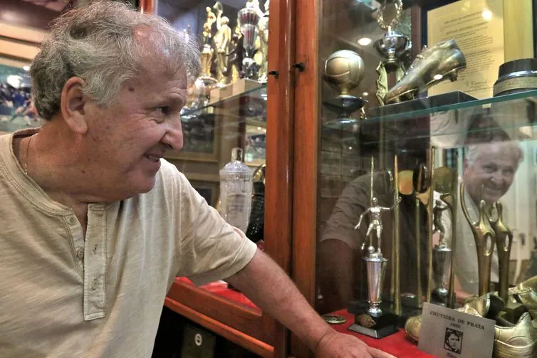 São tantos os prêmios e troféus ao longo da carreira, que Zico mantém um rico acervo em sua residência na Barra da Tijuca, no Rio de Janeiro, onde foi entrevistado