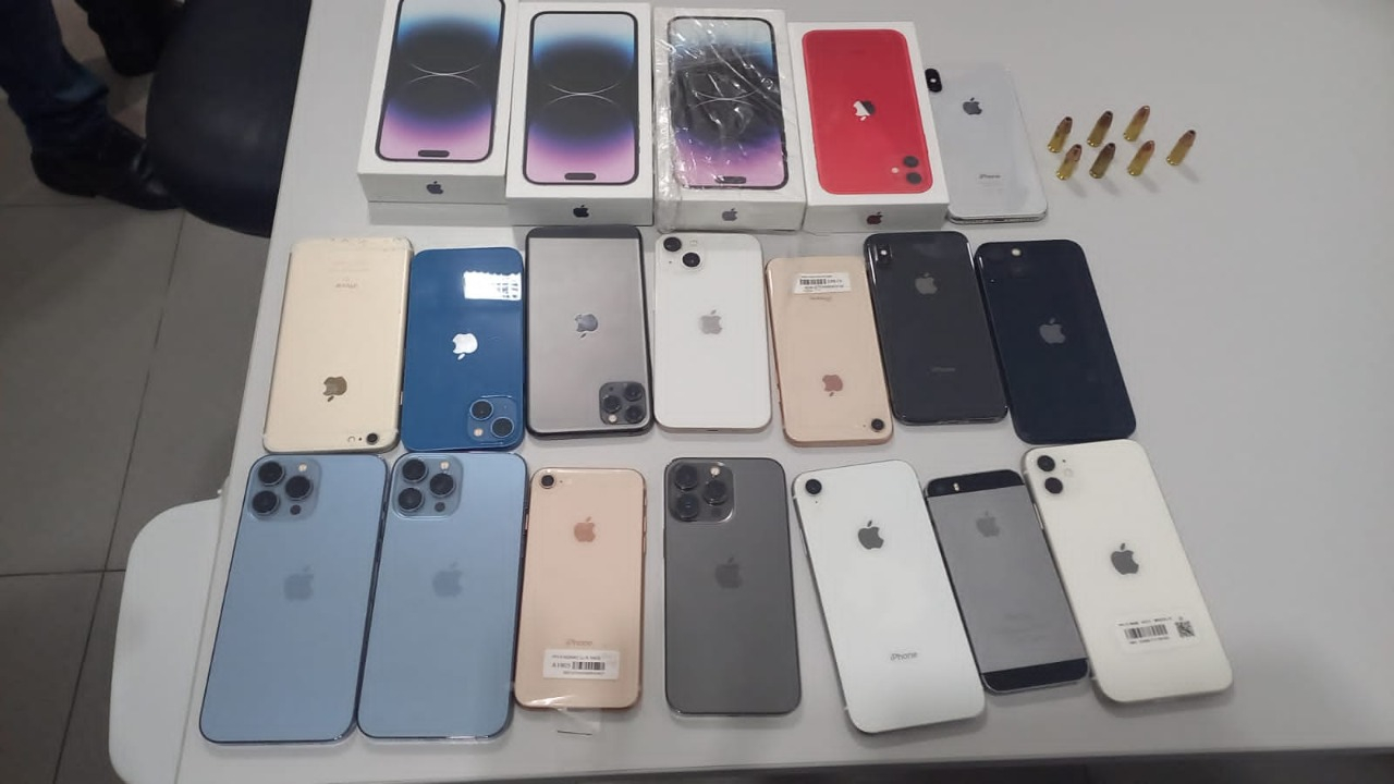 Criminosos roubaram 18 iPhones e deixaram um prejuízo de R$ 100 mil