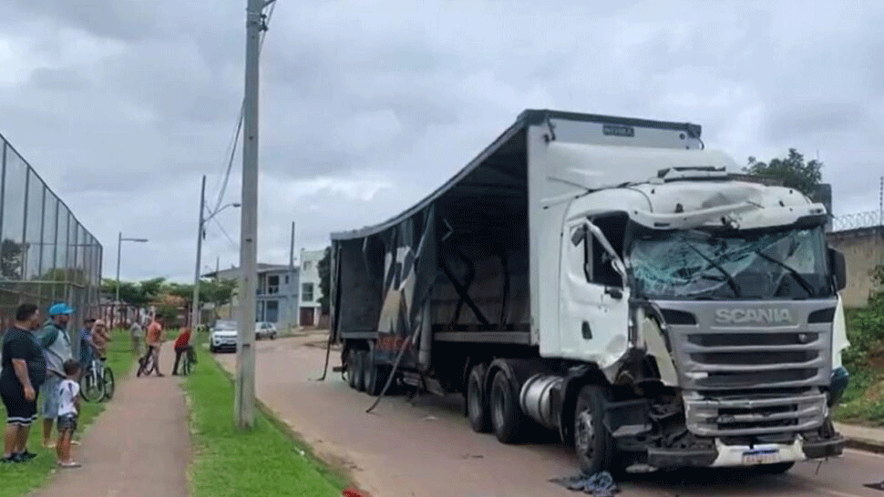 A carreta conduzida pelo acusado danificou 12 veículos durante a série de acidentes, no último sábado, em Curitiba.