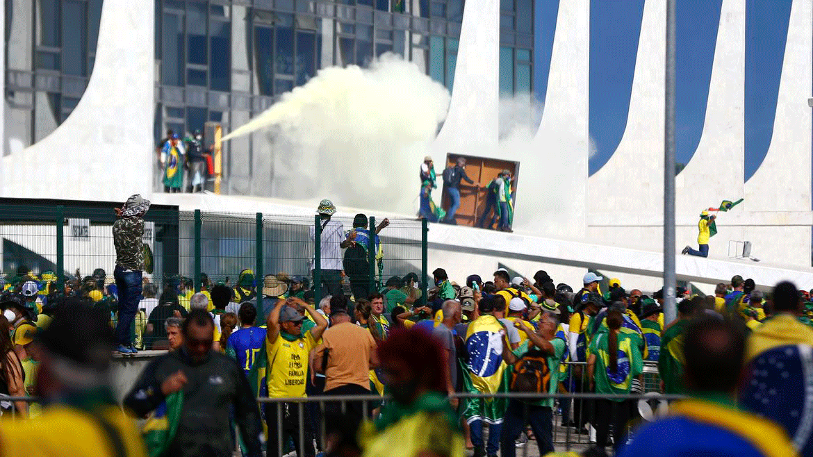 Atos antidemocráticos de 8 de janeiro, em Brasília, foram convocados e organizados por meios de grupos bolsonaristas nas redes sociais, como WhatsApp e Telegram.