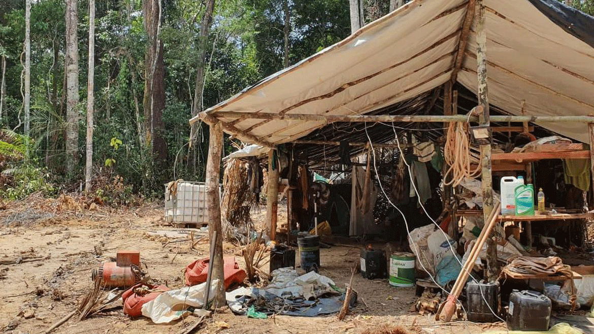 Além da gerar desmatamento na Terra Yanomami, garimpo ilegal provocou mortes de indígenas por contaminação por mercúrio, desnutrição e fome.