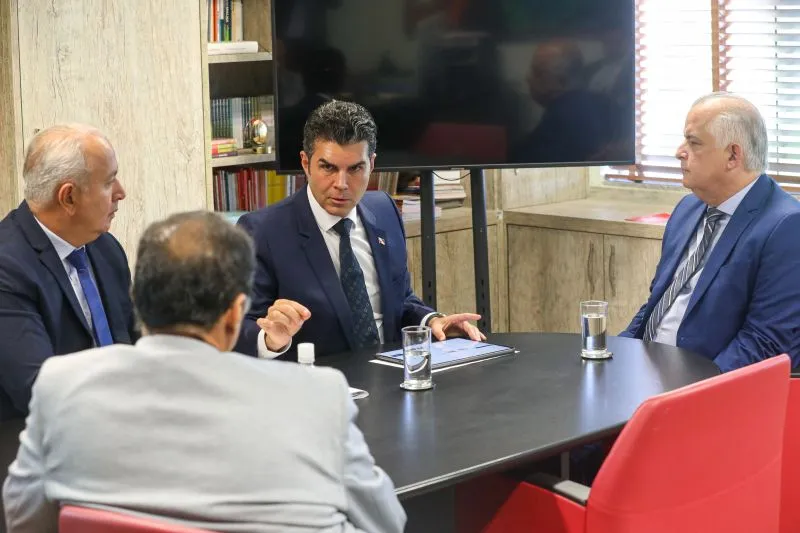 Em Brasília (DF), governador Helder Barbalho e o ministro de Portos e Aeroportos, Márcio França, nesta quarta-feira (17)