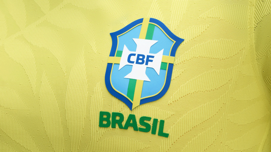 Escudo dos uniformes da seleção feminina não apresentam as 5 estrelas das conquistas masculinas.