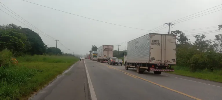 Engarrafamento foi registrado no início da manhã desta segunda-feira (10)