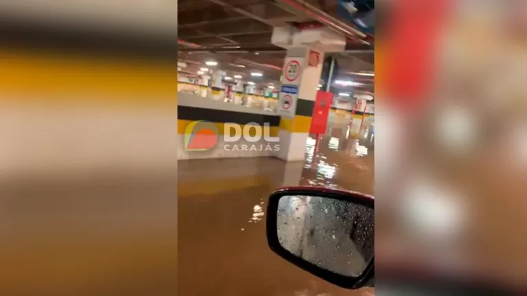 Estacionamento do principal shopping de Marabá ficou completamento tomado pela água