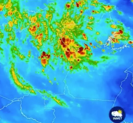 O estado do Pará aparece com presença de nuvens carregadas