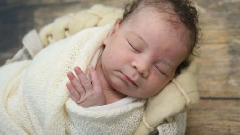 Bebês recém-nascidos de detentas ganham ensaio fotográfico