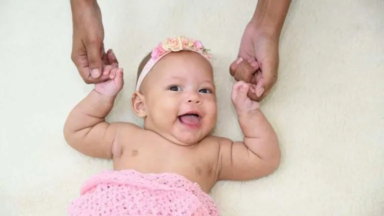 Bebês recém-nascidos de detentas ganham ensaio fotográfico