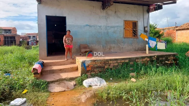 Maria Zilda está com a água na porta da casa